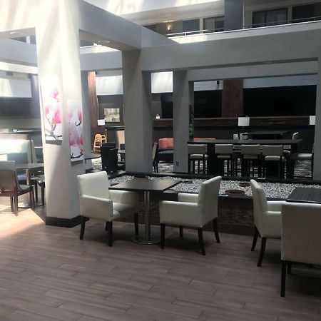 Ramada By Wyndham Southfield Hotell Eksteriør bilde