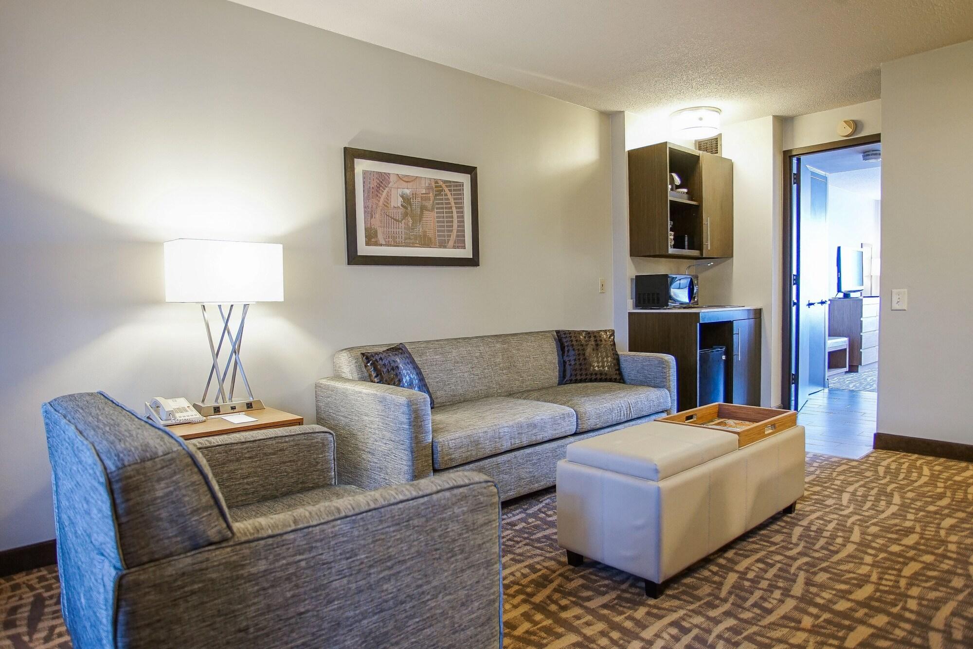 Ramada By Wyndham Southfield Hotell Eksteriør bilde