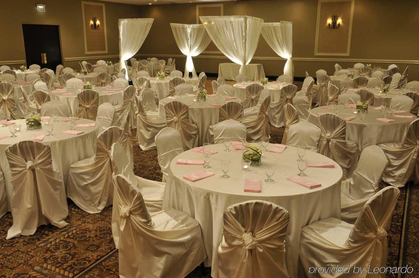 Ramada By Wyndham Southfield Hotell Restaurant bilde