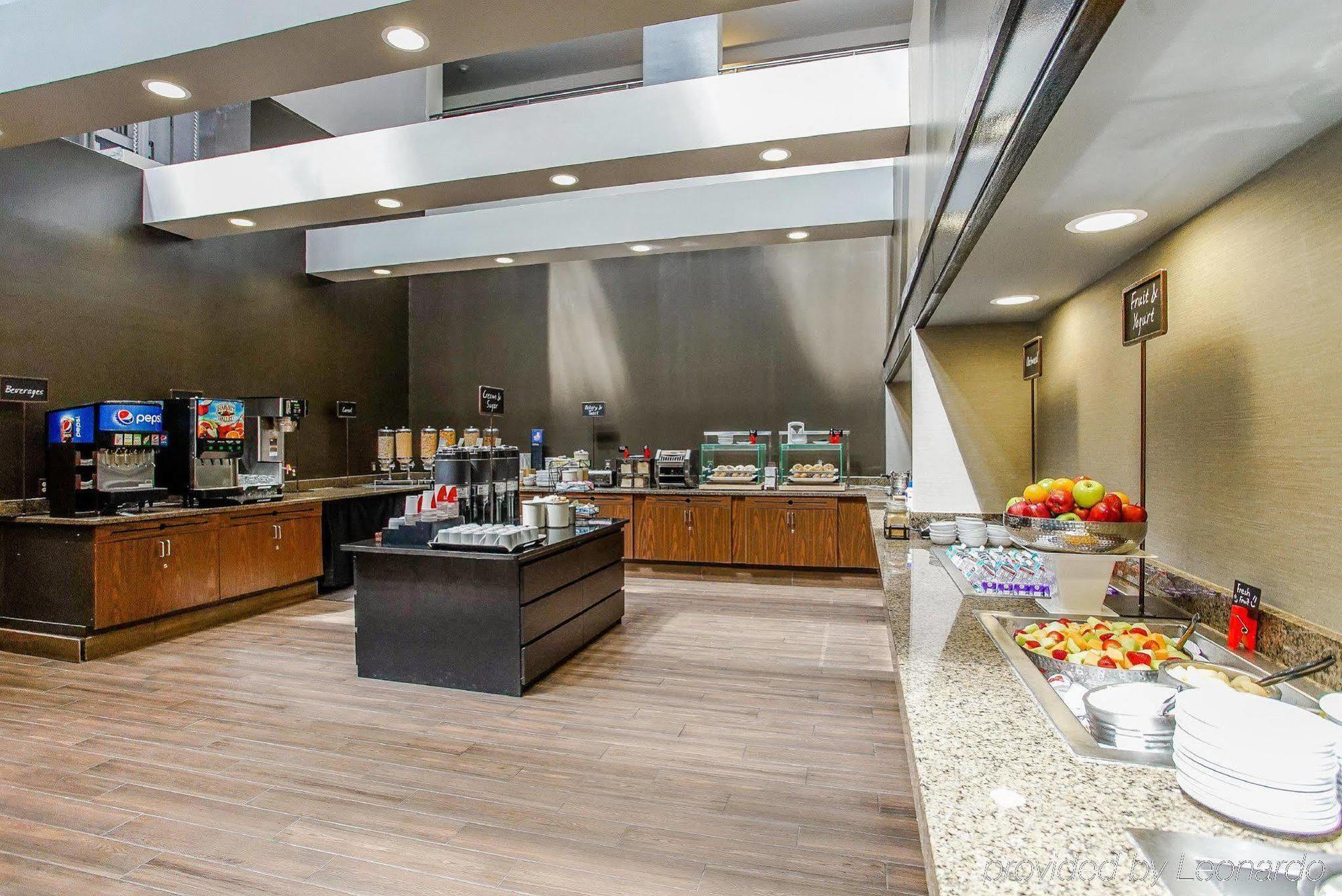 Ramada By Wyndham Southfield Hotell Eksteriør bilde