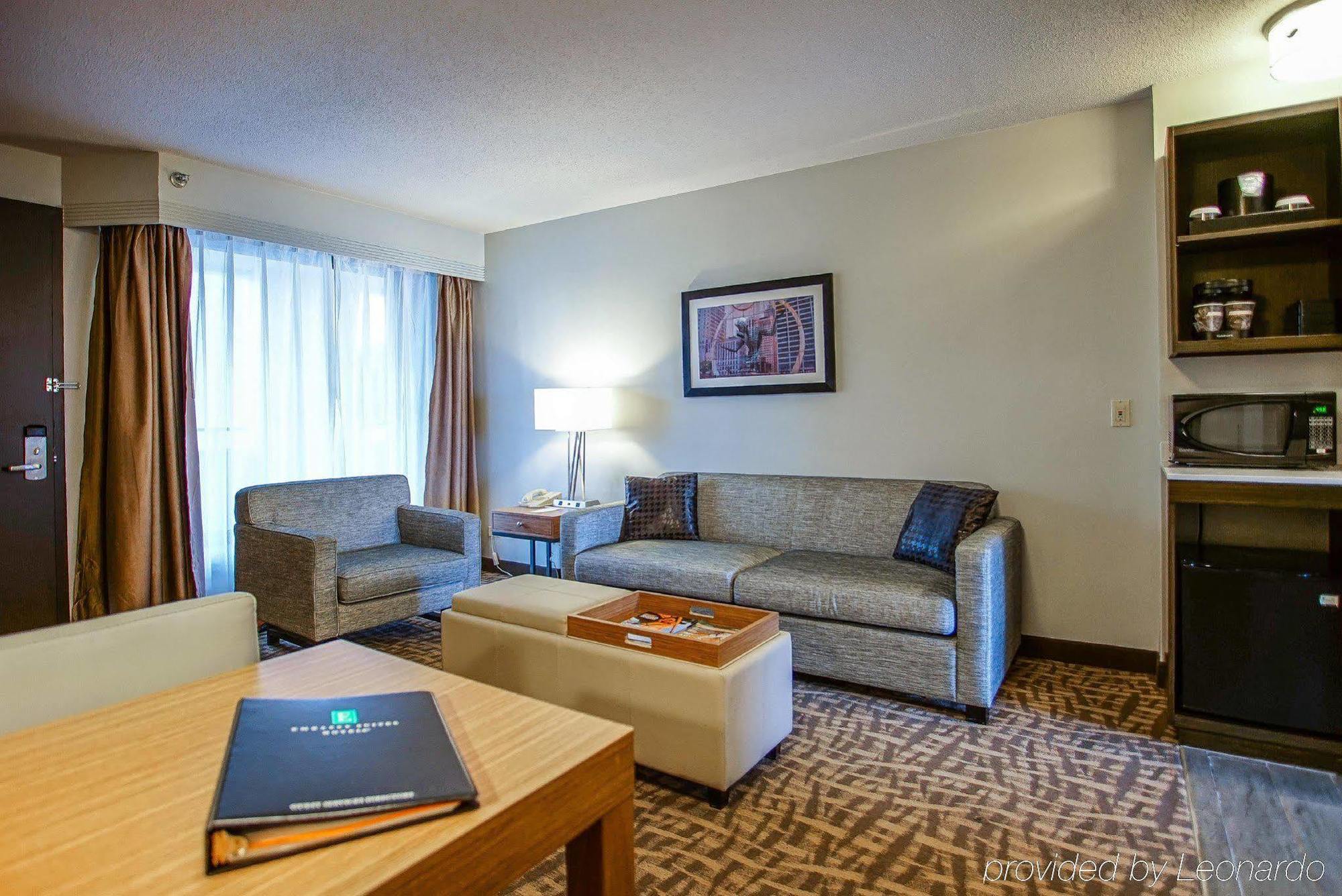 Ramada By Wyndham Southfield Hotell Eksteriør bilde