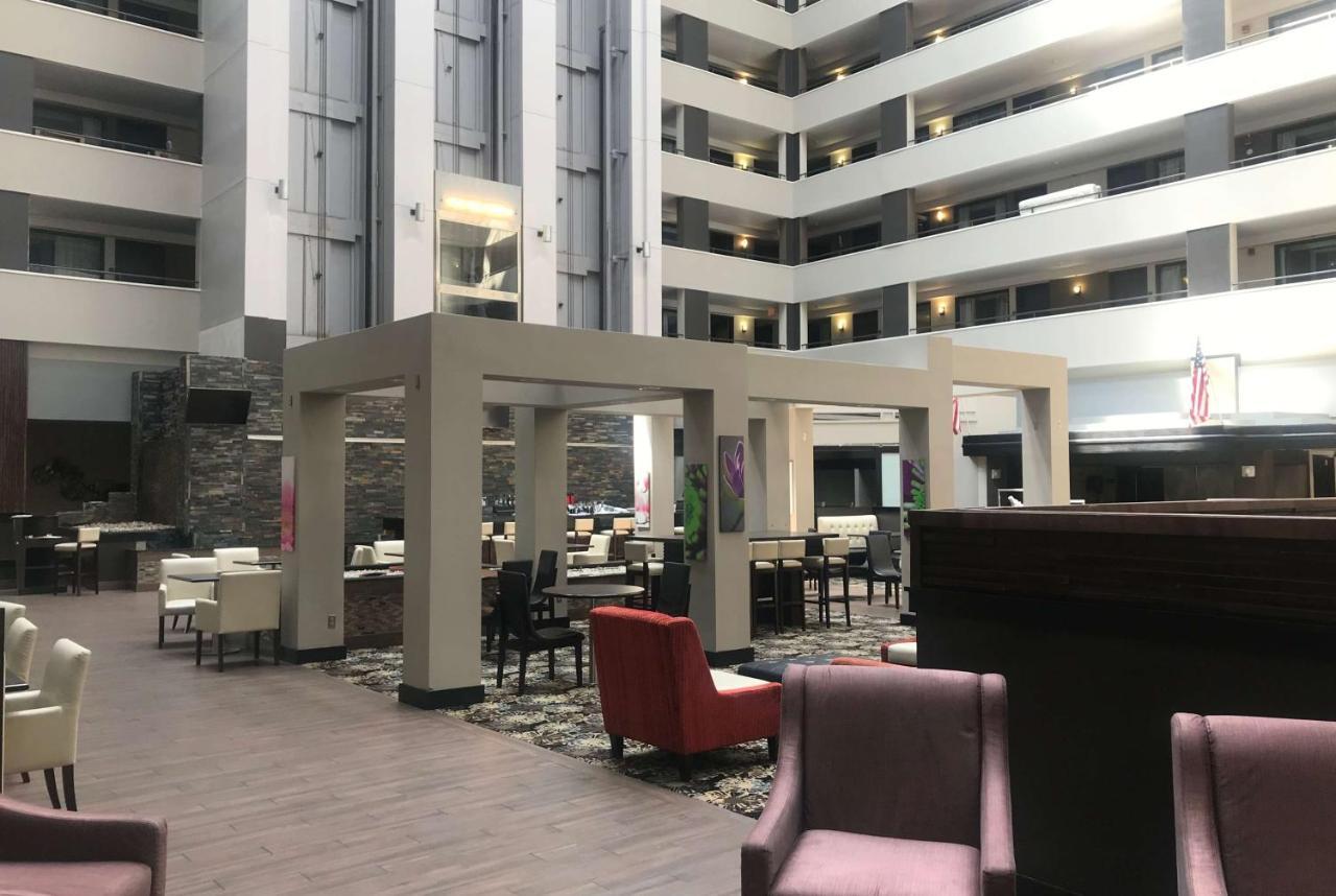 Ramada By Wyndham Southfield Hotell Eksteriør bilde