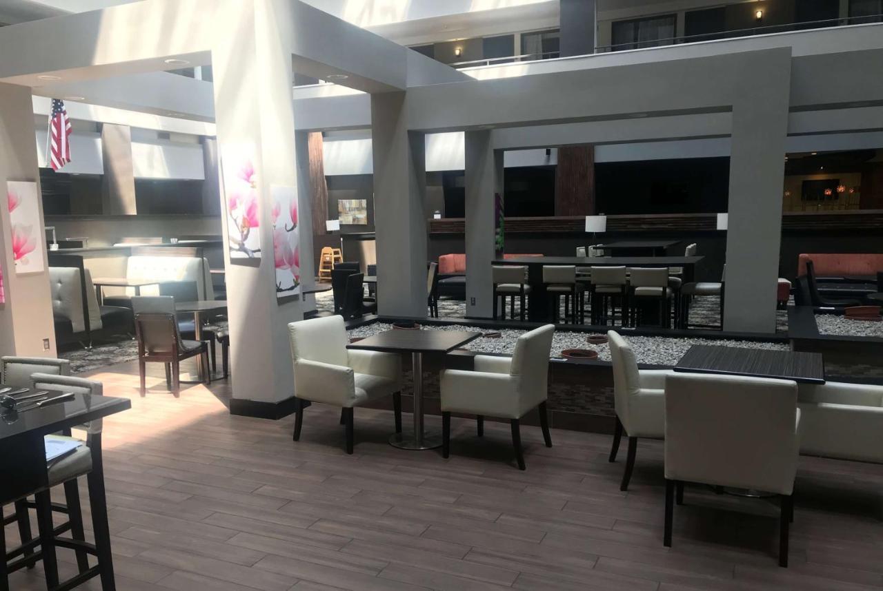 Ramada By Wyndham Southfield Hotell Eksteriør bilde